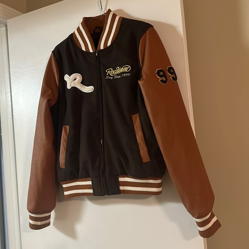 Excellent condition Rocawear jacket brown, tan, white size L but runs as Medium